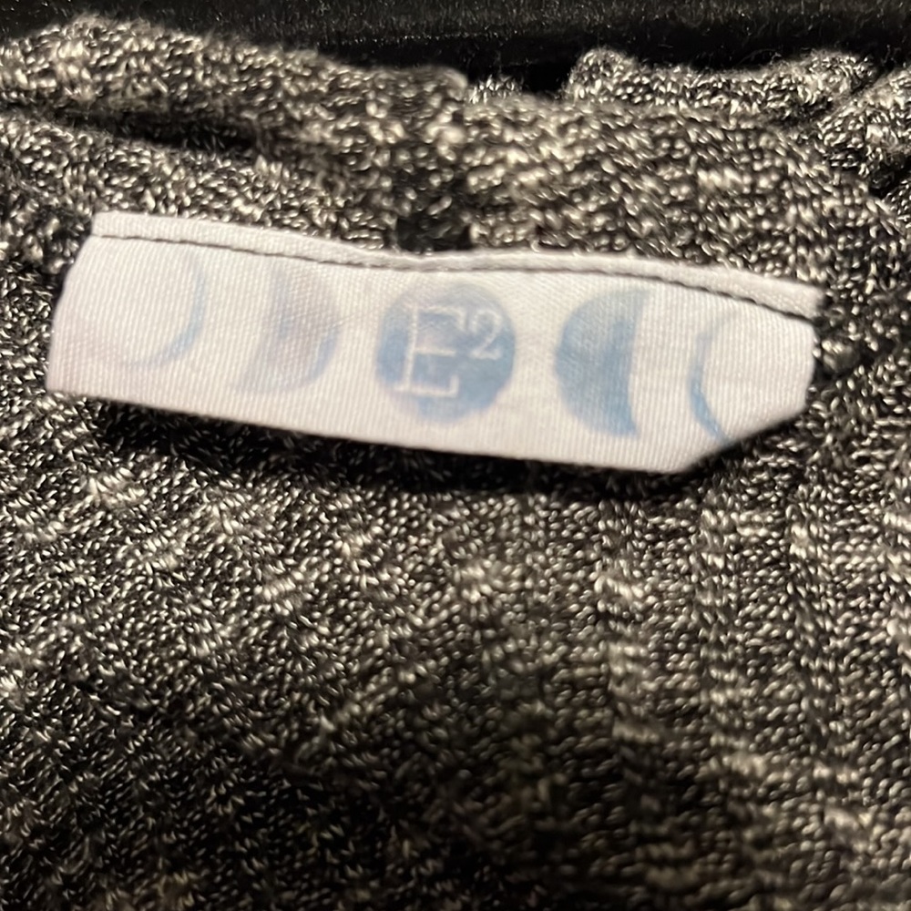 E2 High-Low Knit Top - Picture 3 of 3